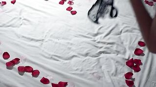 Damon Dice has a Valentine's Day surprise for his gf, Emily Willis. In a move made of innocent romance, Damon