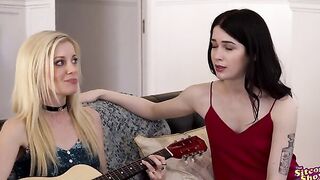 Monica and Phoebe are pleasing together while Phoebe practices guitar, when Rachel comes in to