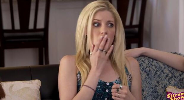 Monica and Phoebe are pleasing together while Phoebe practices guitar, when Rachel comes in to