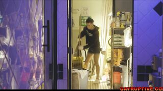 Des Irez sucking big cock while at his job and enjoys