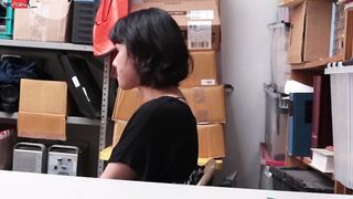 Beauty Thief makes a Deal with the Security Officer