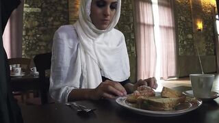 Cock riding Muslim beauty gives her pussy to earn cash