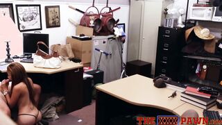 Tattooed amateur hottie sucks cock from hung pawnshop owner