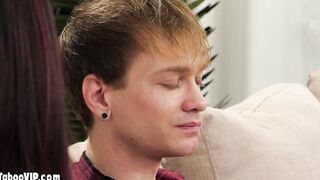 Teen making erotic pics on bros big cock