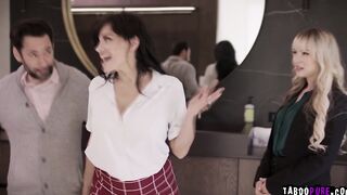 Real estate agent Lilly Bell had an energetic sex