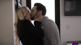 Real estate agent Lilly Bell had an energetic sex