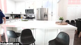 MILF stepmom cant cook but love sucking