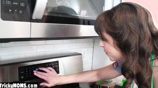 MILF stepmom cant cook but love sucking