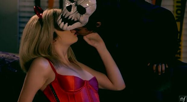 Great 19 yo Lexi Lore is gets ready for Halloween by setting the clip with decorations and candles. She starts the