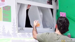 Smoothie Slut Film With Bruce Venture, Joseline Kelly - Brazzers Official