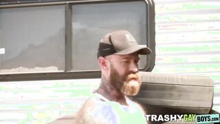Tattooed jock Beaux Morgan gives perfect seductive blowjob