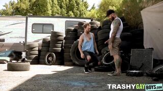Tattooed jock Beaux Morgan gives perfect seductive blowjob
