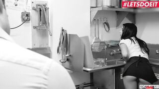 ScamAngels - Gina Valentina Cutie USA Hoe Seduces Restaurant Owner
