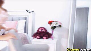 Seductive Babe Finger Her Pussy on Cam