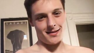 Gunner Raines gives his dick a proper stroking