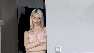 Nek Sinner and Cristy White can't stop arguing. When the stepsiblings spy money on the
