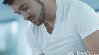 Black jock Leon Reddz cums while Dante Colle anal pounds him