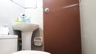 I spy on my school girl niece pissing.