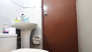 I spy on my school girl niece pissing.