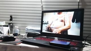 VID_112 ma masturbez uitandu-ma la un video cu mine(4 min)