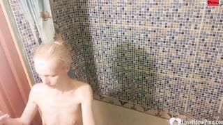 Lovers has a Bae session inside the shower.