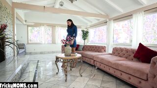 Careful latina MILF stepmom gave handjob