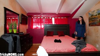 Careful latina MILF stepmom gave handjob