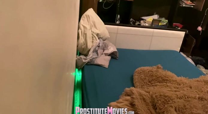 Muscle Cock playing with new tinder chick