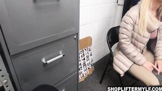 Slimthick uses her pussy to seduce Rusty