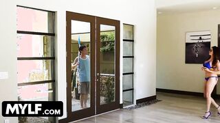 Colombian Hoe Ariella Ferrera Teases her Poolboy until he Jizzes inside her