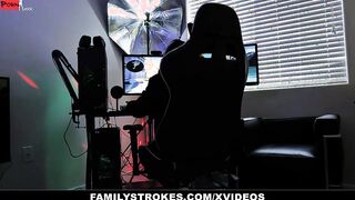 Family Strokes - Nerdy 19 Yo Getting His Stepbros Attention By