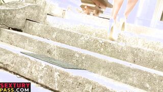 Captivating blonde chick needs a fat dick in her juicy pussy