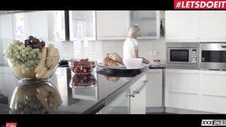 LETSDOEIT - Cayla & Frida Are Making Love On Kitchen