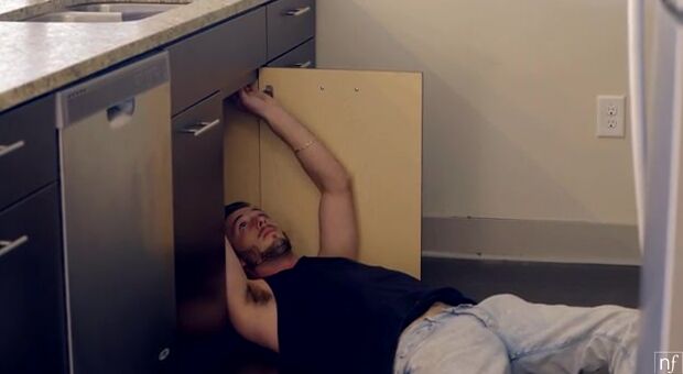Lucas Frost is a handyman who has encountered a difficult problem with the plumbing in Alexa Grace's house. The blonde