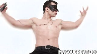 Big dick striper Nick Vargas jacking off the proper way