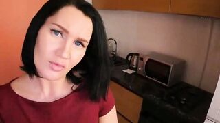 Mutter wurde von ihrem Stiefsohn mit Handschellen gefesselt