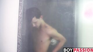 Sporty and horny twink Jessie getting steamy in the shower