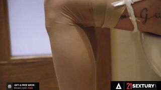 21 SEXTURY - Perfect Red Haired Veronica Leal Getting An Ass Jizzed After Hard Anal Session