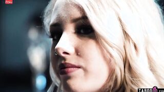 Naive virgin teens year mature blond groupie Dixie Lynn fucks solo artist