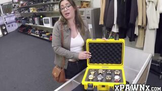 Hottie drives a hard bargain and fucks in the pawnshop