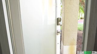 Creampie my brothers delivery GF to make her pregnant