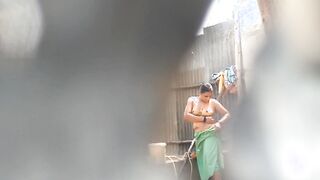 Desi cute aunty hot boob show
