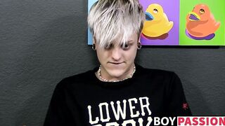 Sexy horny twink Jason Valencia loves hosting a live show