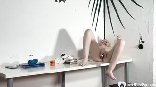 Blonde 19 year old cannot stop drilling herself on camera