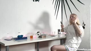 Blonde 19 year old cannot stop drilling herself on camera
