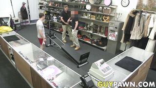 Athlete fucked by pawnbrokers on a workout machine