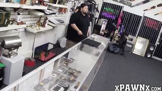 Cutie convinces pawnbroker to give her cash by fucking