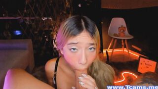 Beautiful Shemale Get Horny On Cam