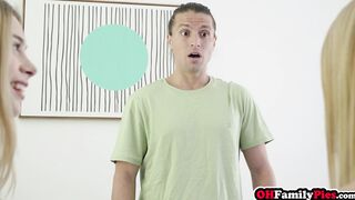 Teen licked pussy while fucking hard