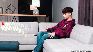 Kyle Wyncrest offers his cock to jerking Zayne Bright